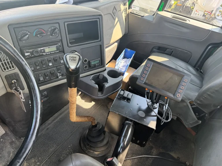 1HTWGAZT0CJ588573 (9)
